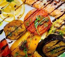 Стейк из семги с овощами