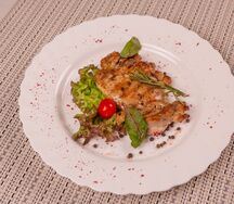 Эскалоп с жареным луком