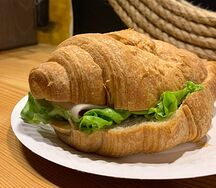 Круассан с курицей