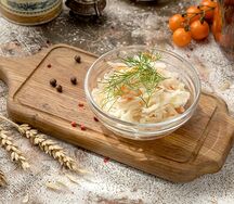 Квашеная капуста с луком и маслом