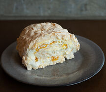 Меренговый рулет Персик-маракуйя