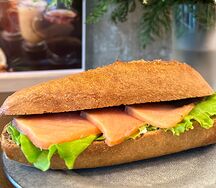 Бутерброд с красной рыбой