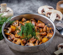 Грибы жаренные с картофелем и луком