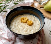 Каша овсяная с карамельной грушей
