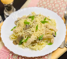 Паста с курицей и грибами