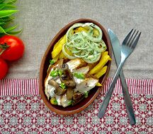 Картофель с курицей и грибами