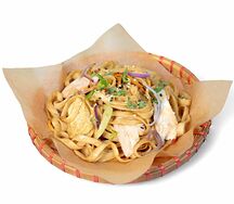 Вок с лапшой курицей и тофу