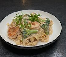 Тальятелле с креветкой и брокколи