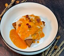 Морковный пай с кремом из топлёного творога и апельсиновой эмульсией