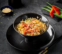 Жареный рис с овощами