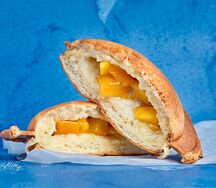 UFO с манго, сливочным кремом и маршмеллоу