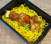 Шашлычок из курицы с овощами и спагетти