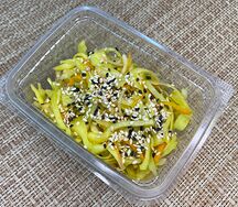 Салат из свежей капусты с кунжутом