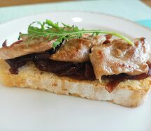 Брускетта с уткой