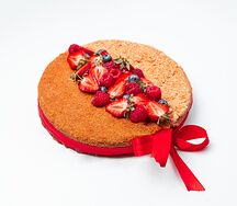 Наполеон и Медовик с ягодой