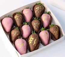 Коробочка клубники в шоколаде Золотые брызги