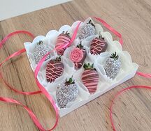 Клубника в шоколаде Роза