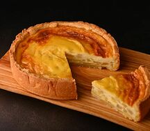 Пирог с сочной грушей в сливках