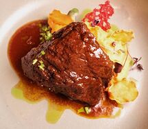 Говяжья щечка с пюре из батата