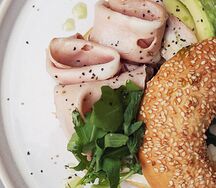 Бейгл мортаделла