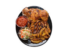 Un plat d'alloco avec demi poulet