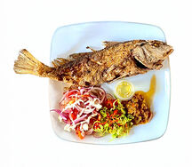 Un poisson sosso grillé attiéké alloco