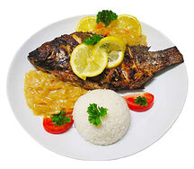 Yassa au poisson ו un jus