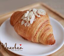 Круассан классический с миндальным кремом