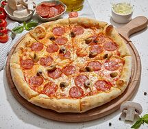 Пицца Тоскана с грибами и салями