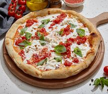 Пицца Кон Помодоро со страчателлой