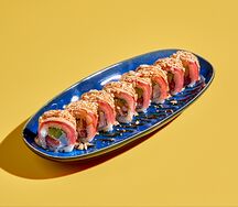 Ролл с лососем, тунцом и ореховым соусом