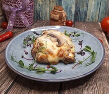 Свинина, запеченная с грибами