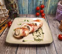 Куриное филе в беконе с муссом из лесных грибов