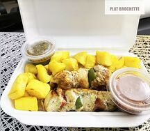Plat de brochette de poulet