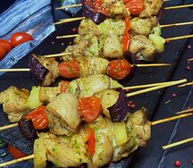 Куриные пикантные шашлычки с ананасом и сладким перцем