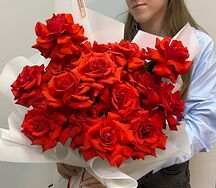 Семнадцать красных Французских роз