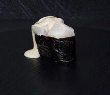 Суши с гребешком