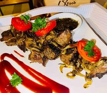 Choukouya de porc attiéké & une sucrerie