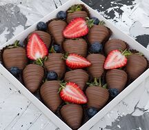 Клубника в шоколаде с голубикой Коктейль Мертилла размера M