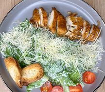 Цезарь салат с курицей