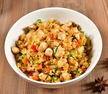Riz gras avec banane et poulet