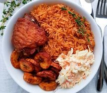 Riz gras avec legume banane et poulet