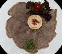 Язык отварной с хреном