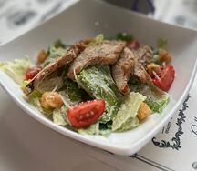 Салат Цезарь с курицей