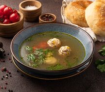 Куриный бульон с фрикадельками