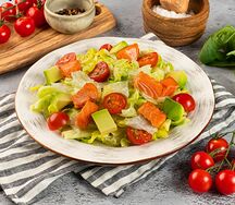 Салат с лососем