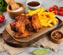 Крылышки куриные острые с картошкой фри