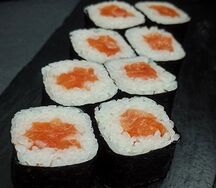 Ролл с лососем