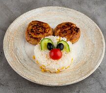Котлетки из курочки с рисом и кукурузой