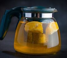 Чай с лимоном черный